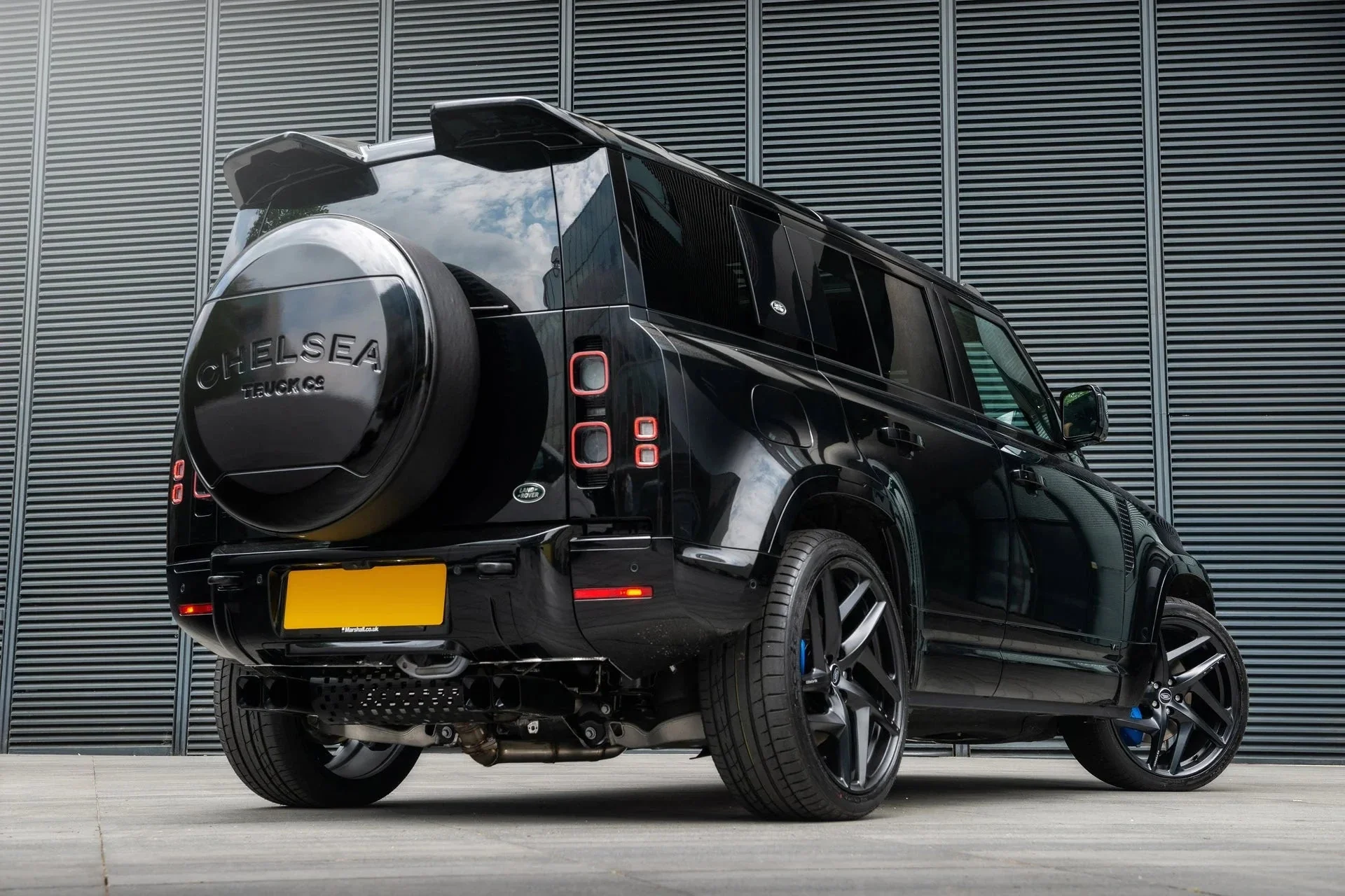 Échappement Quad Gloss Black KAHN pour Defender 110 V8 (2020+) - Image 5