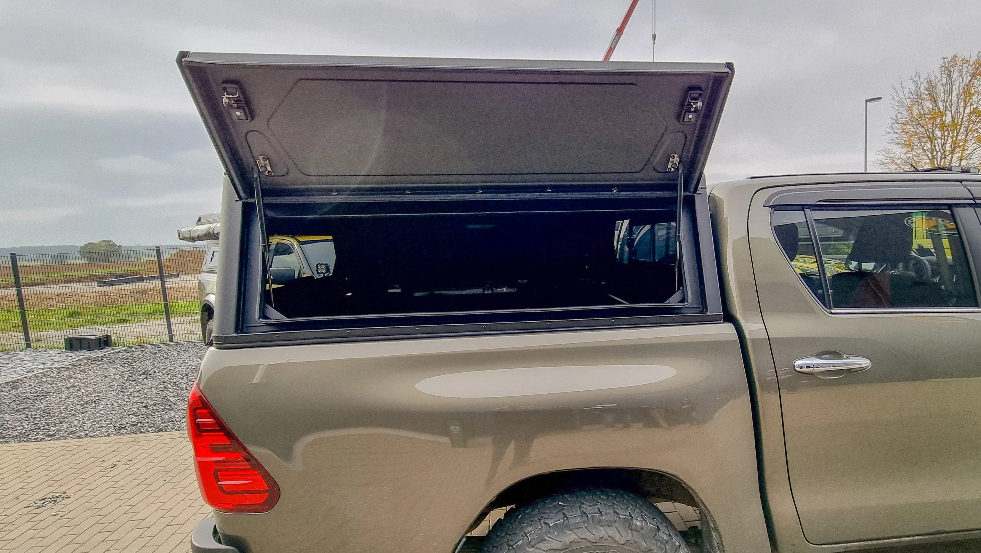 Hardtop Alu-Cab Contour Mitsubishi L200 2016-Present Double Cab - Image 9