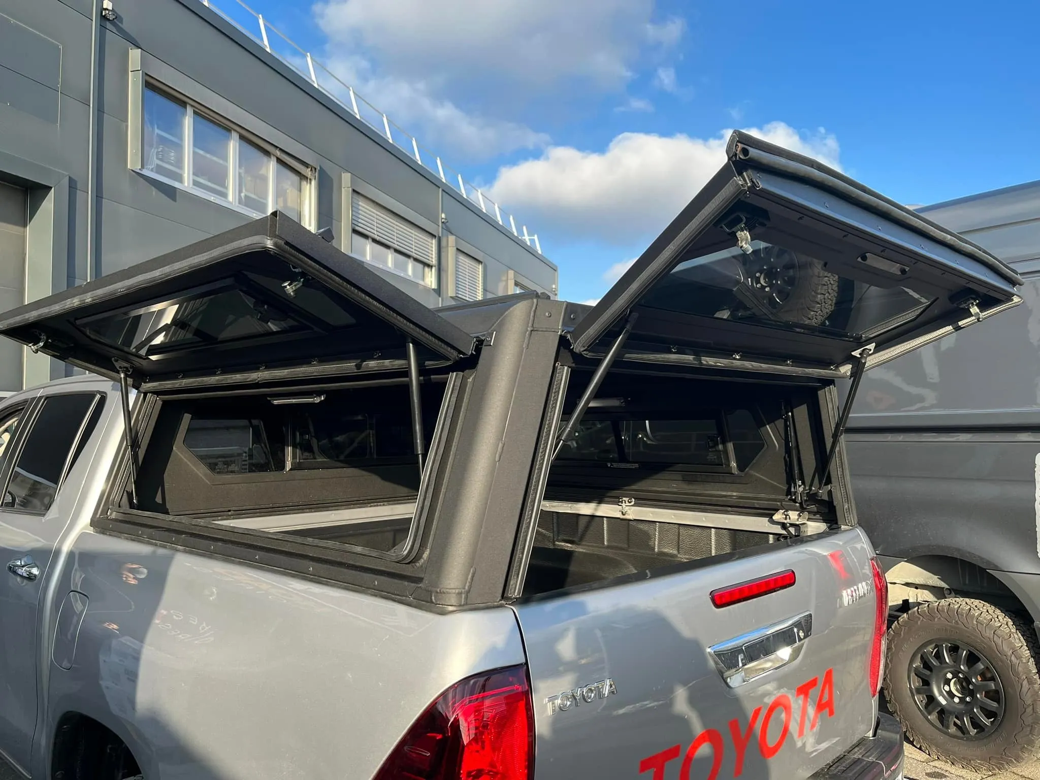 Hardtop Alu-Cab Contour Toyota Hilux 2016 à Présent - Image 21