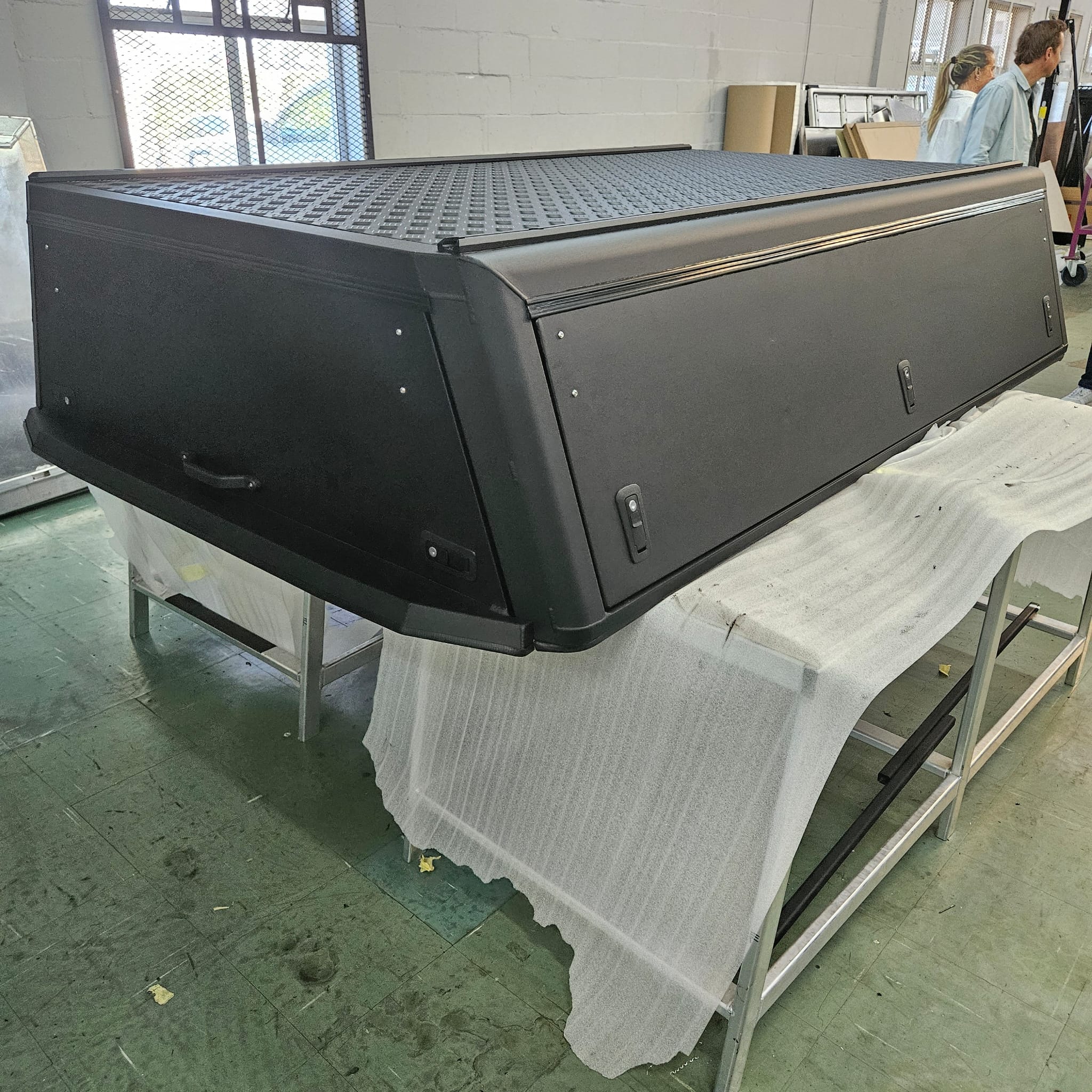 Hardtop Alu-Cab Ford Ranger 2023+ Single Cab Noir (Explorer) - Image 3
