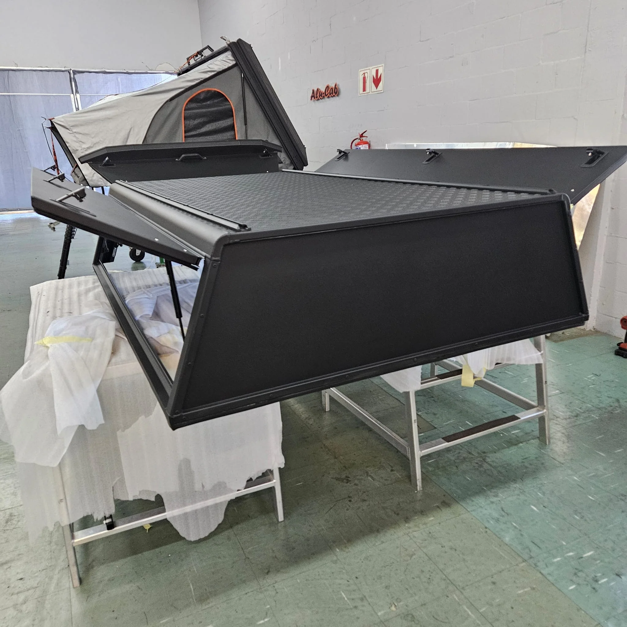 Hardtop Alu-Cab Ford Ranger 2023+ Single Cab Noir (Explorer) - Image 5