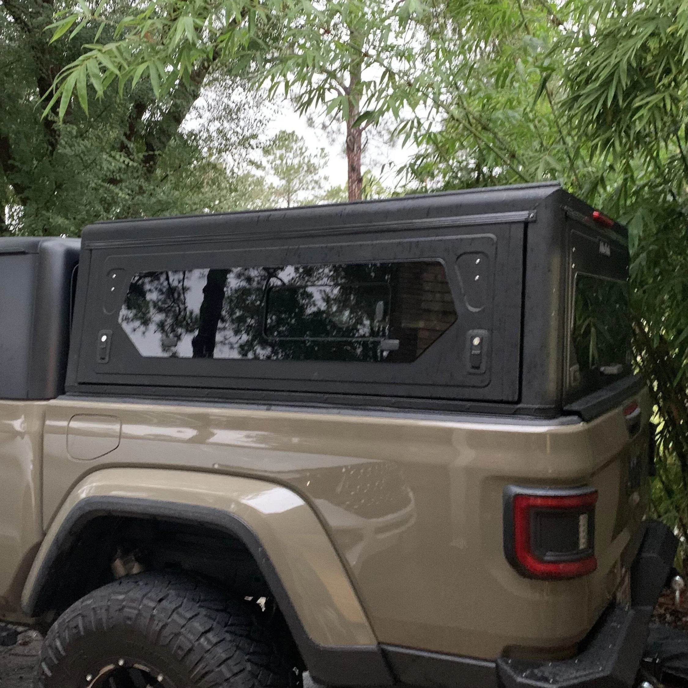 Hardtop Jeep Gladiator JT 2019+ | Alu-Cab Contour | Aluminium Noir - Image 29