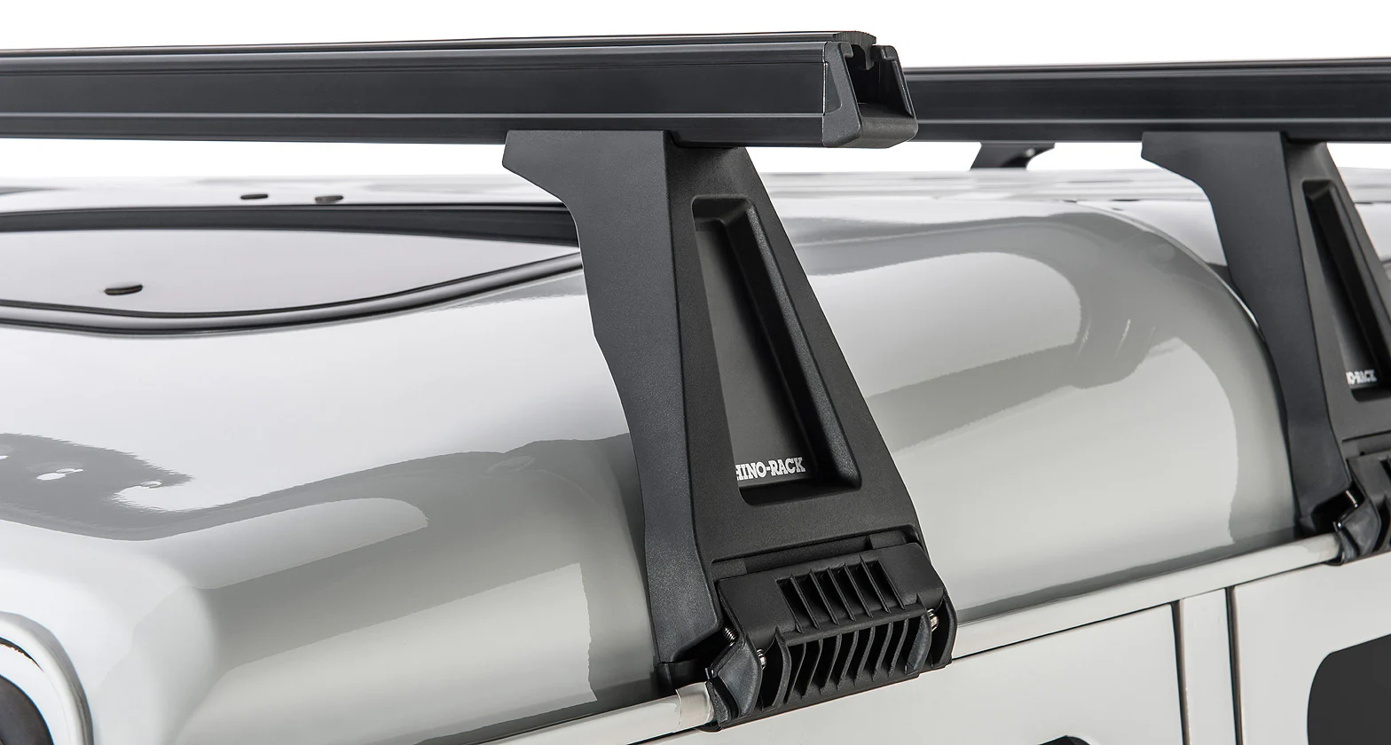 Kit 4 barres de toit noire Heavy Duty 1500mm avec pieds RL210 Land Rover Defender 110 1993-2020 - RHINO-RACK - Image 4