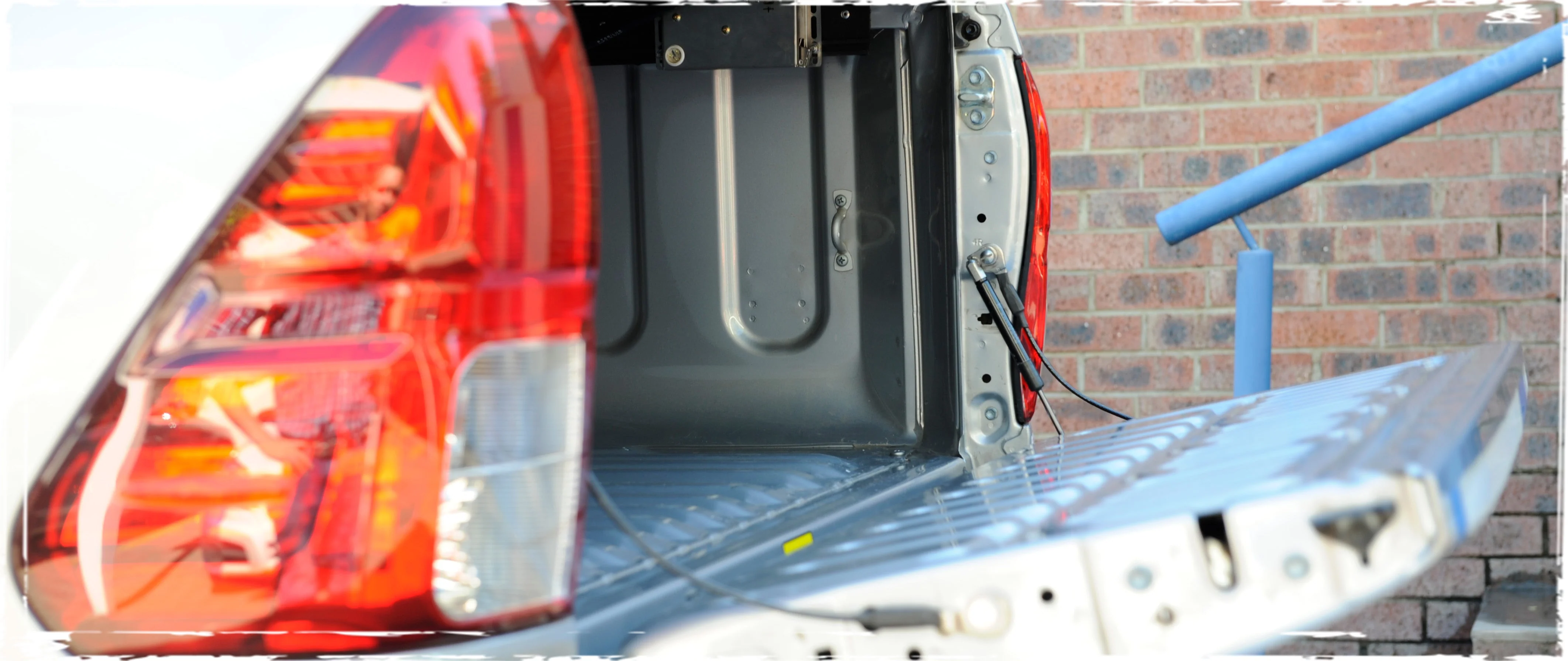 Kit Amortisseur Hayon EZDown Toyota Hilux Revo/Invincible - Image 6