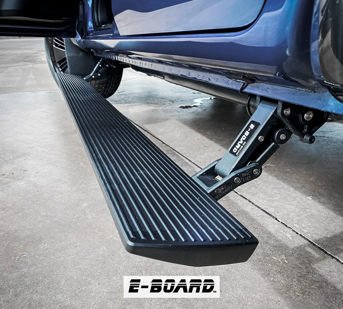 Marche-Pieds Electriques T-MAX Isuzu D-Max 2014-19 Double-Cab | E-Board - Image 3