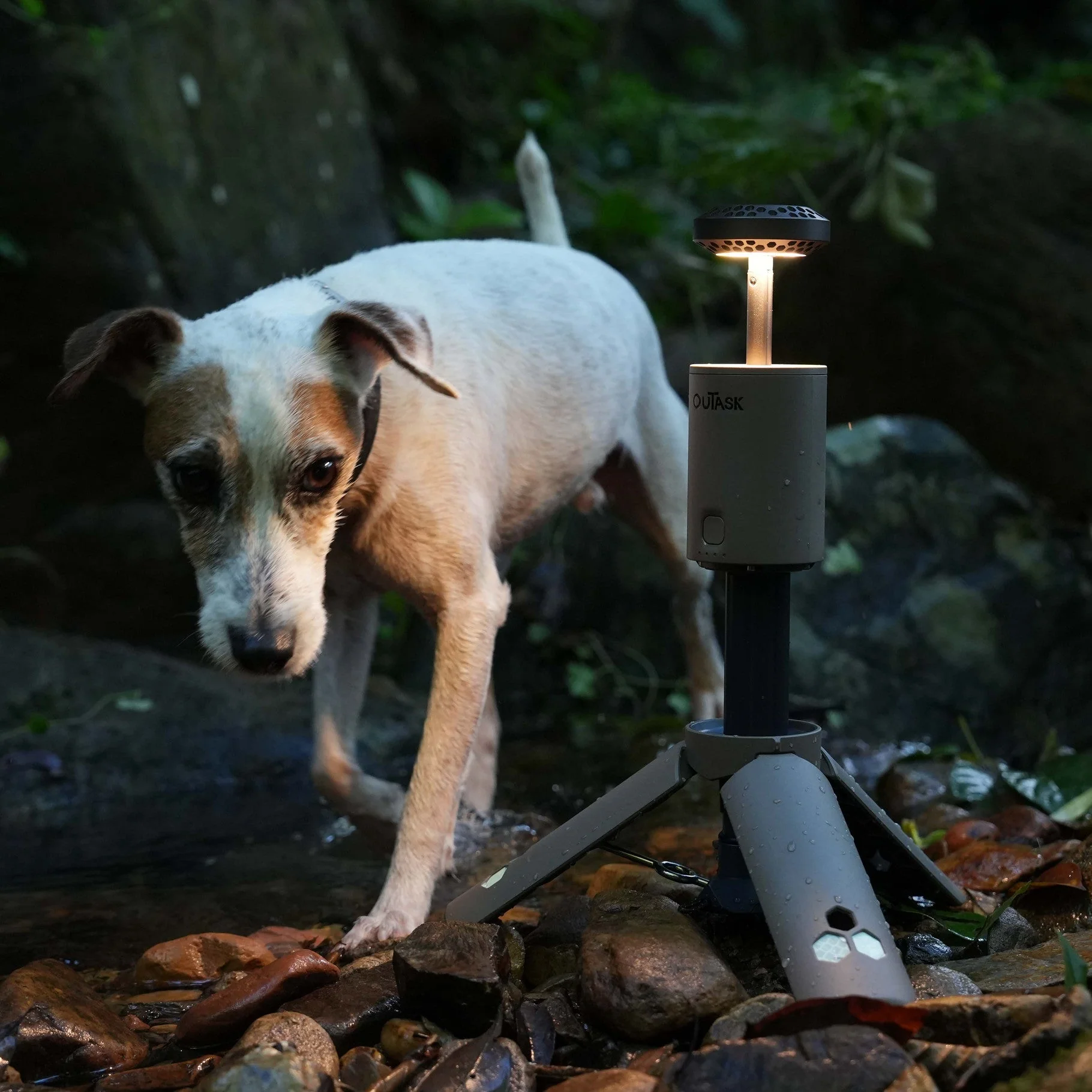 OuTask Lampe Télescopique LED Outdoor 720° - Tactical Earth - Image 4