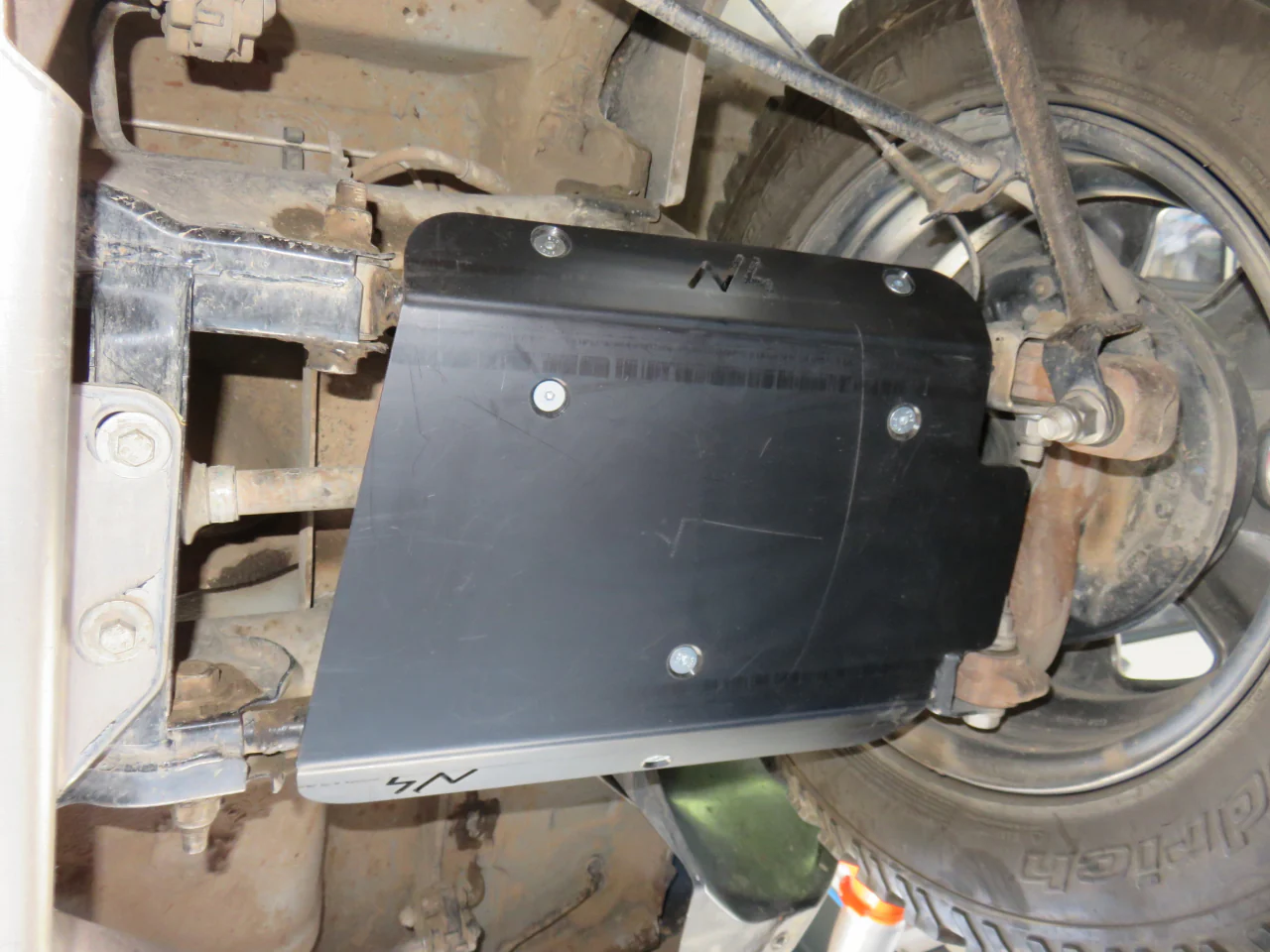 Paire de protections de triangles arrières en PEHD de 6mm pour Dacia Duster N4-Offroad - Image 4