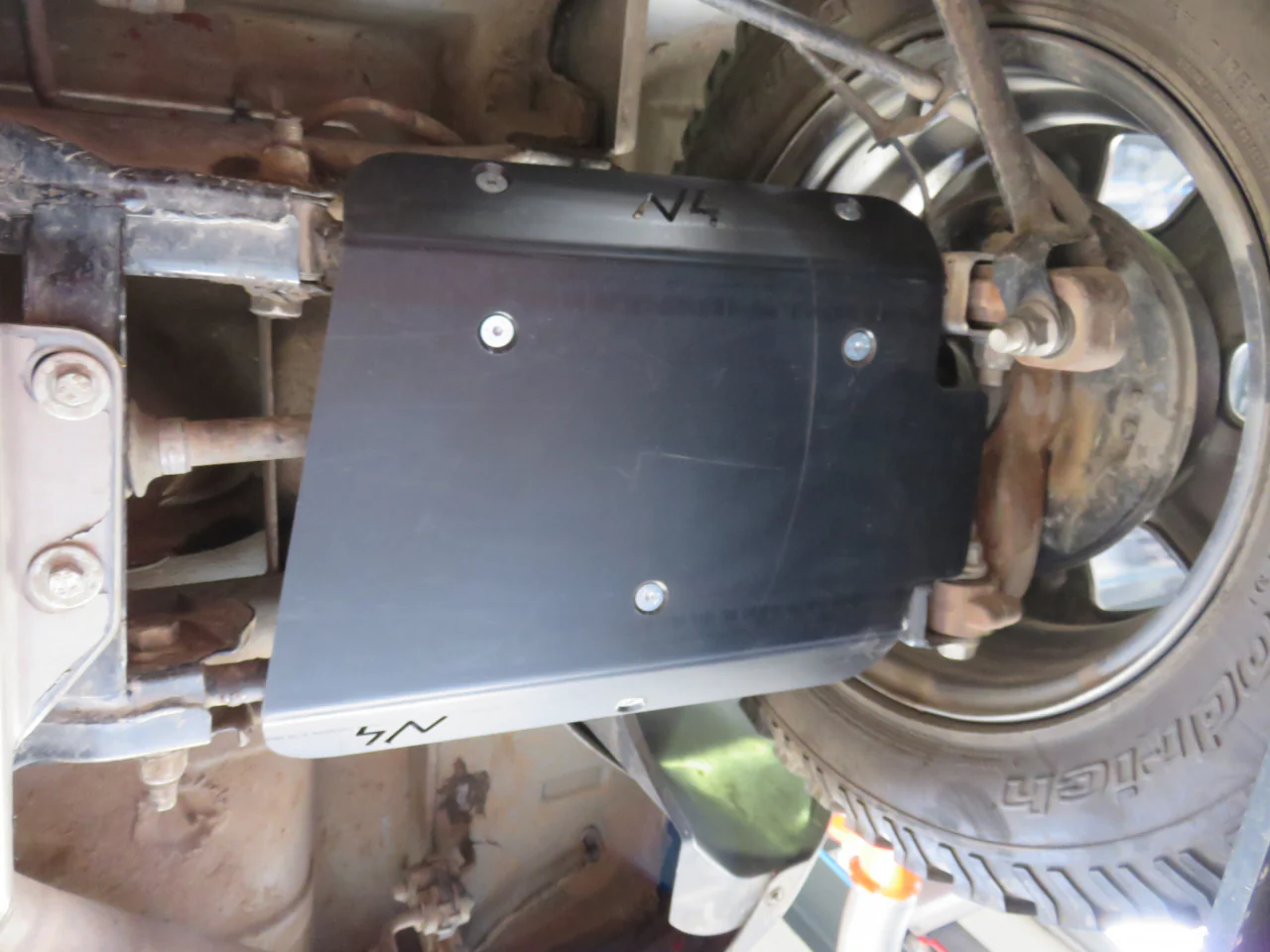 Paire de protections de triangles arrières en PEHD de 6mm pour Dacia Duster N4-Offroad - Image 7
