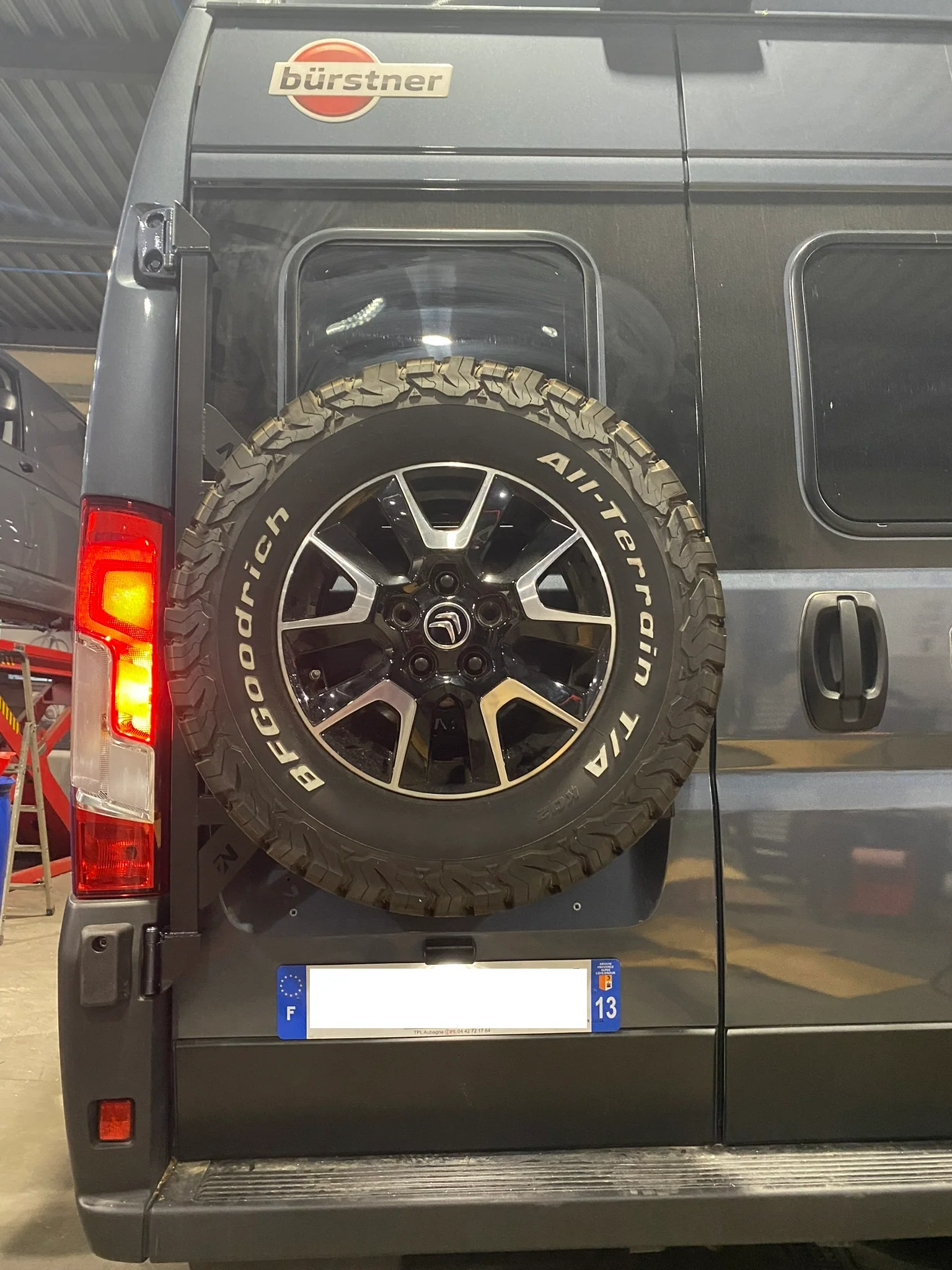 Porte roue de secours en inox sur porte arrière gauche Fiat Ducato Campeo N4-Offroad - Image 7