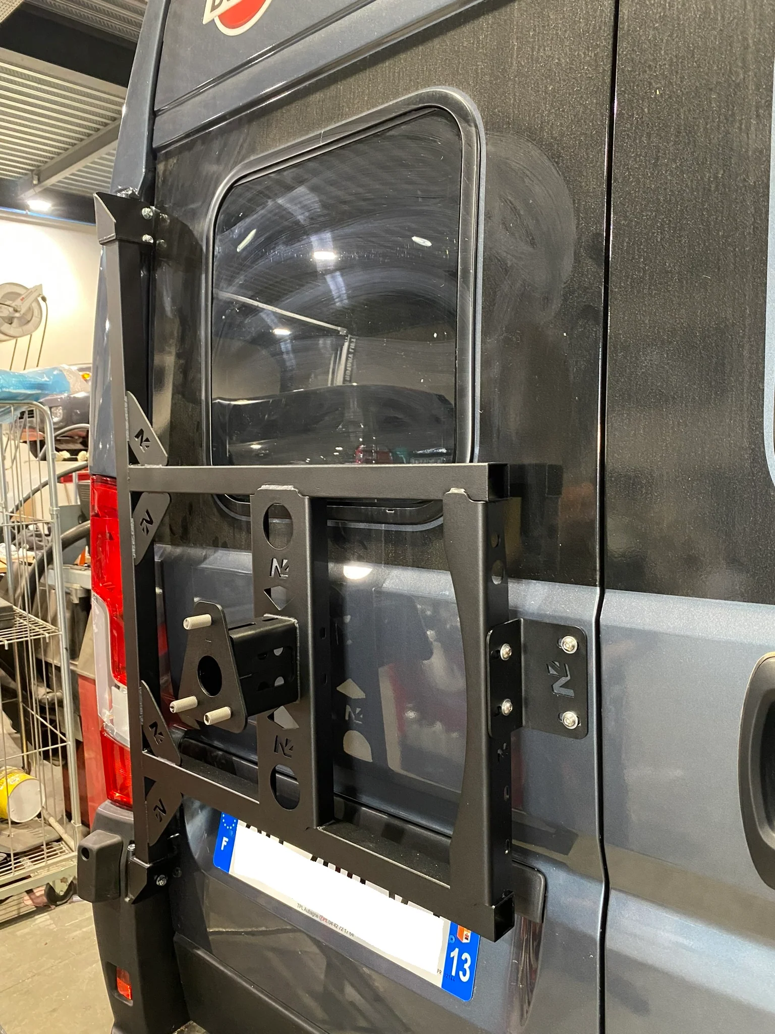 Porte roue de secours en inox sur porte arrière gauche Fiat Ducato-Campeo N4-Offroad - Image 6