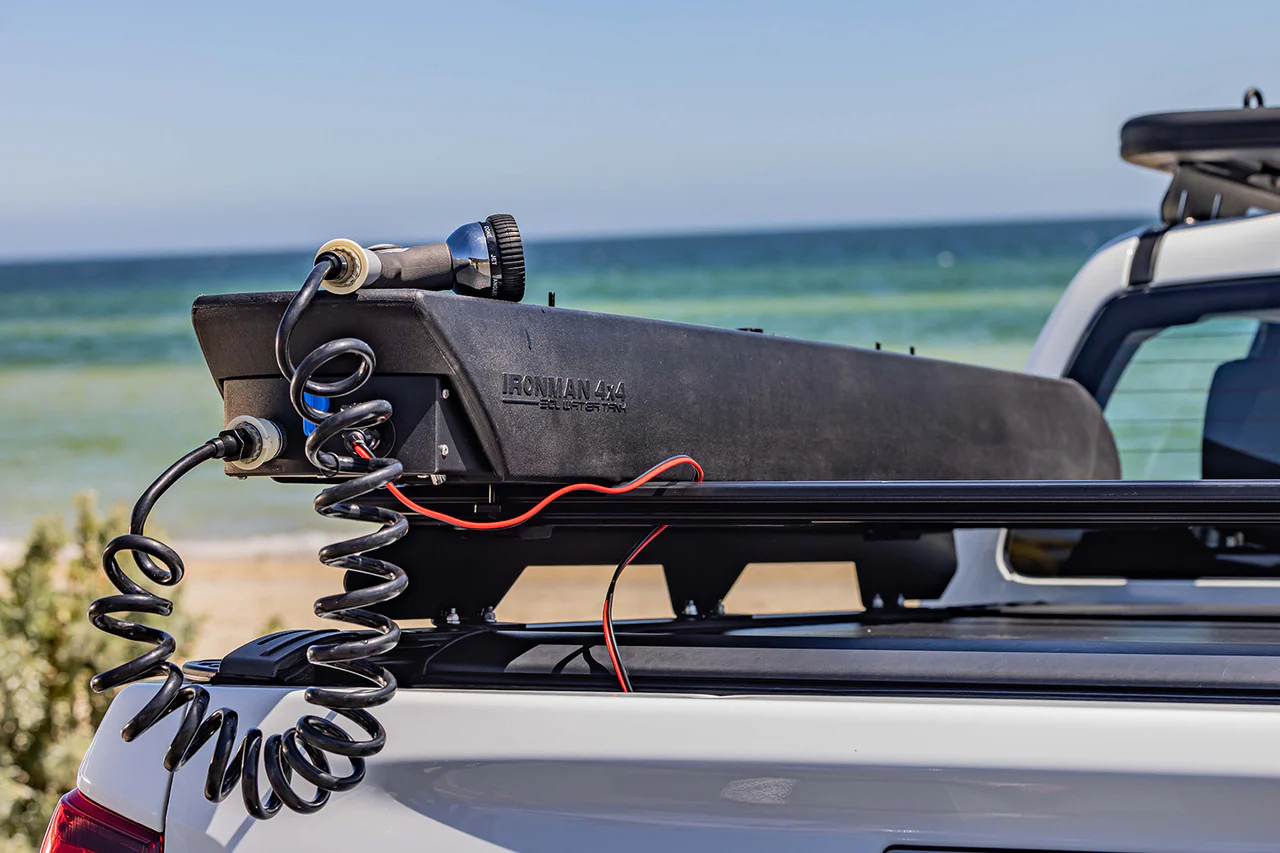 Réservoir d’Eau 30L IRONMAN 4x4 avec Pompe 12V – Solution Pressurisée
