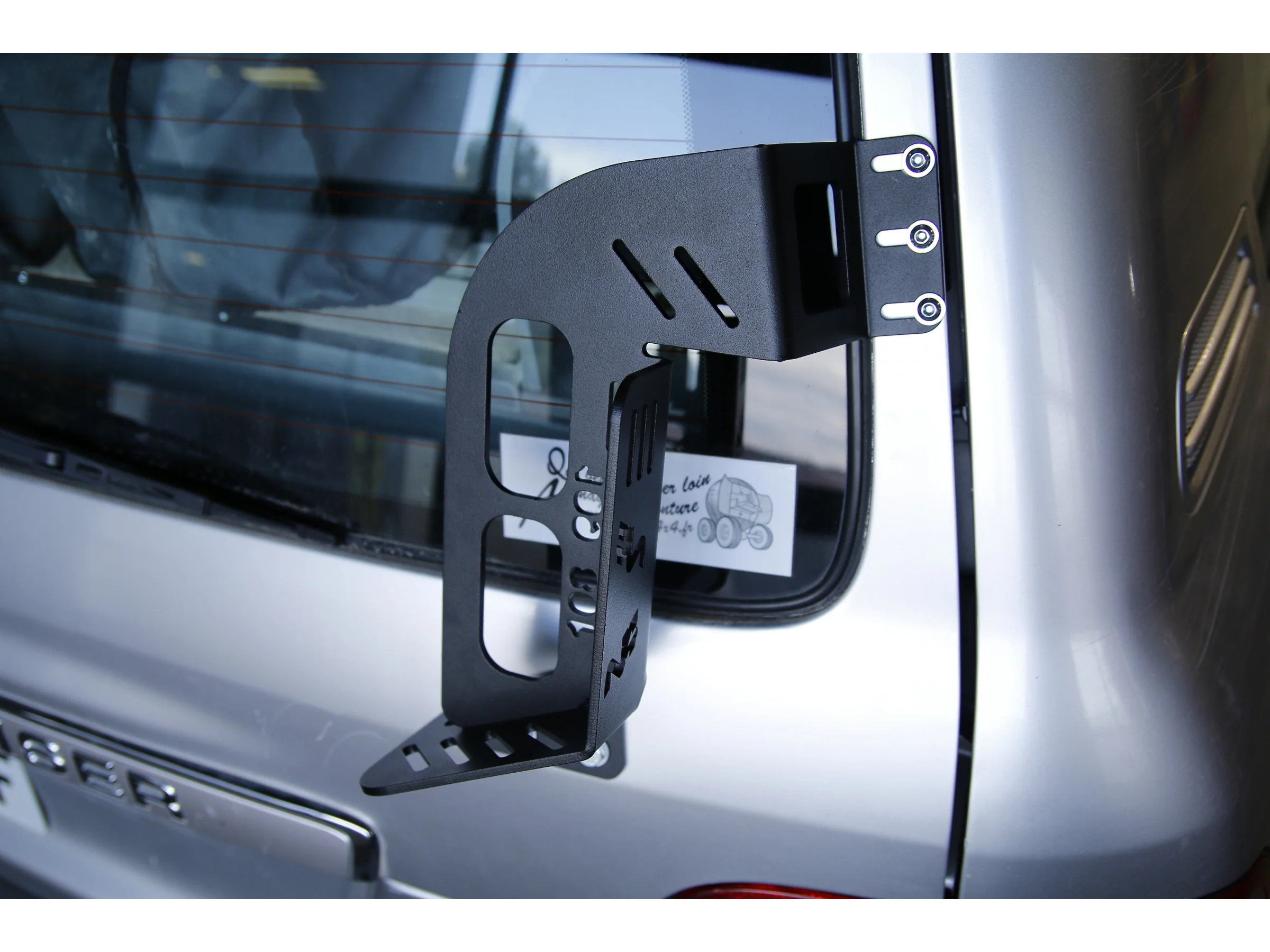 Support de plaques à sable Maxtrax sur le hayon pour Toyota HDJ100 N4-Offroad - Image 5